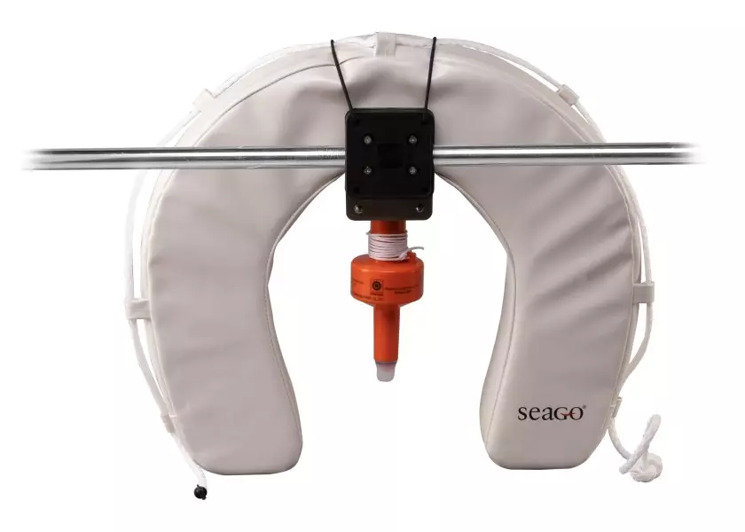SEAGO Horseshoe Lifebuoy – White – With Bracket & SOLAS Light