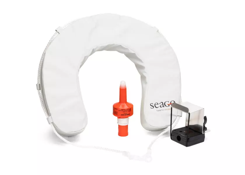 SEAGO Horseshoe Lifebuoy – White – With Bracket & SOLAS Light